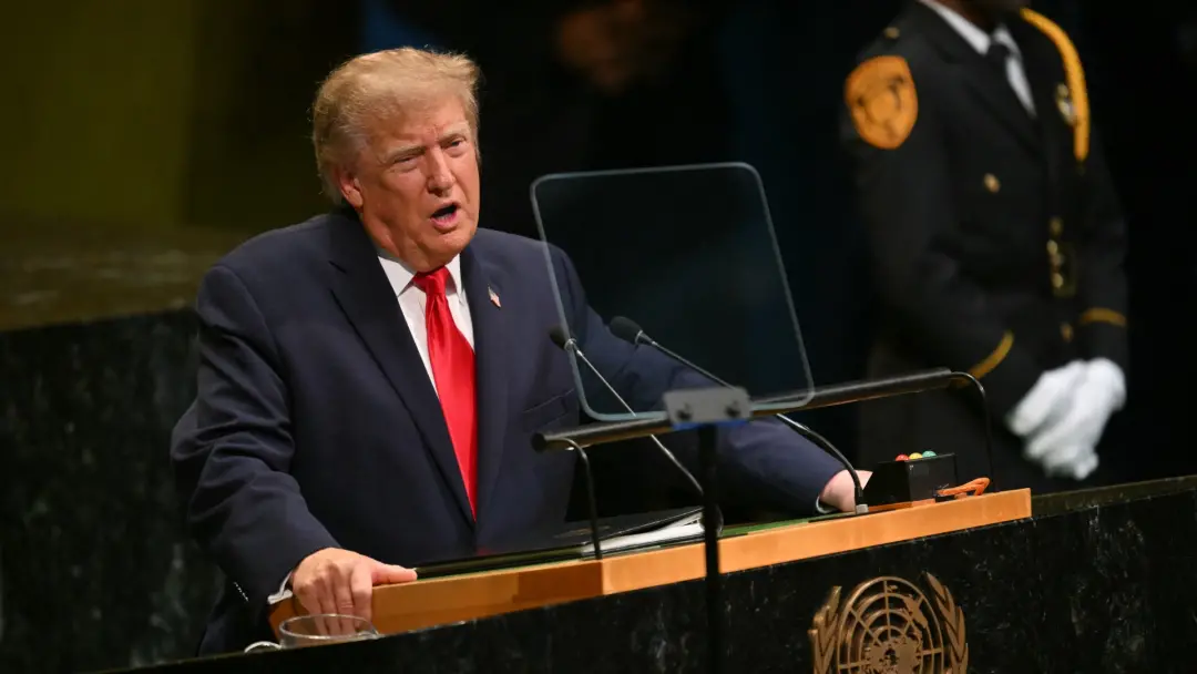 Trump anunciou um pagamento de 90 dólares para mais de 20 milhões de idosos que recebem Medicare nos EUA. É um moviment…
