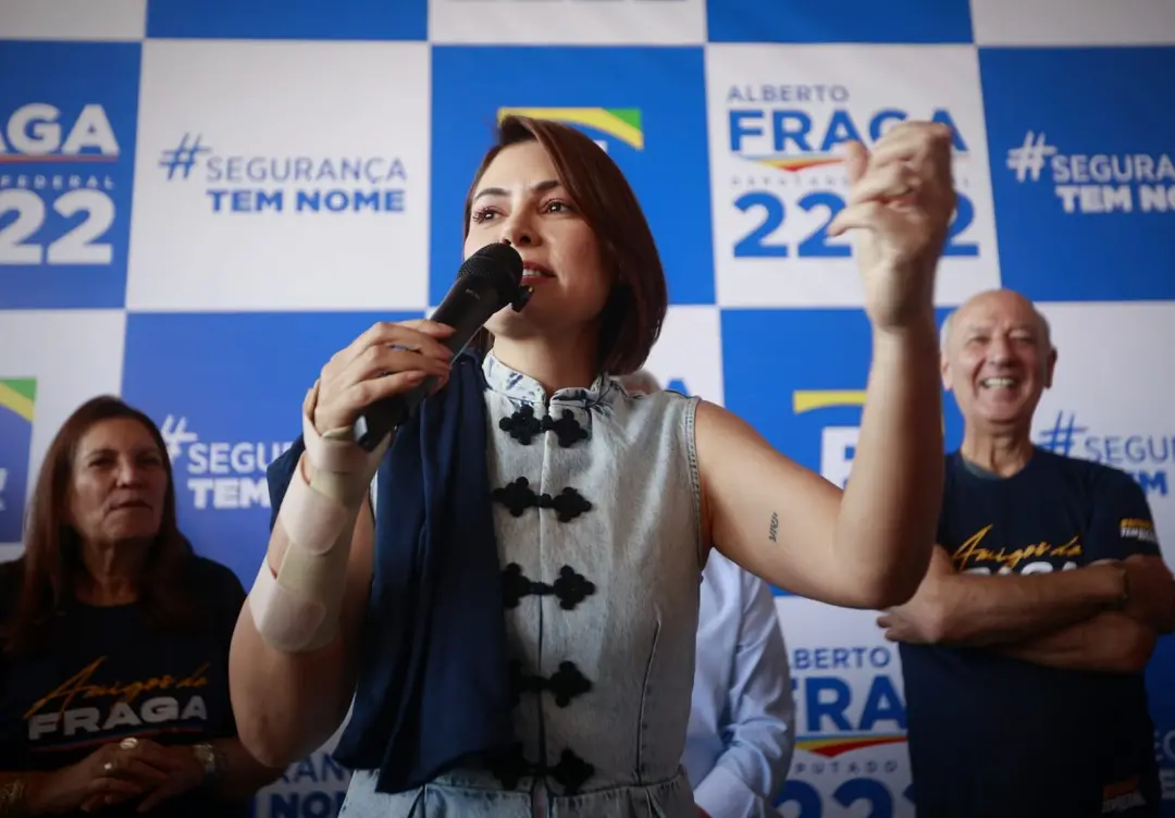 Michelle Bolsonaro lidera a disputa pelo Senado no Distrito Federal com 30% dos votos válidos. A diferença entre ela e …