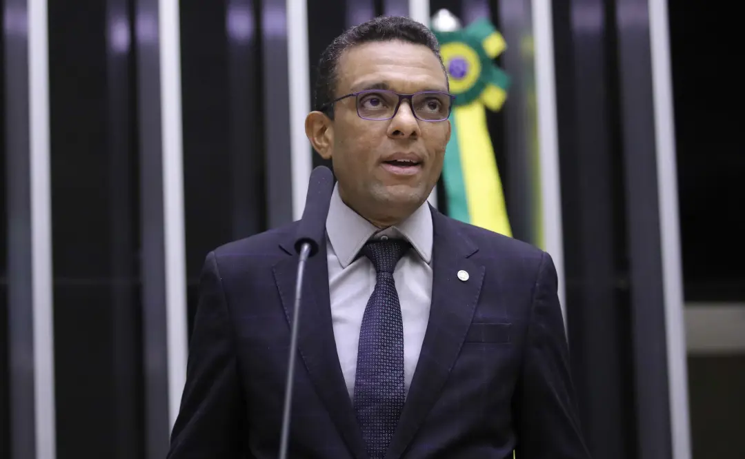 Otoni de Paula, ex vice-líder de Bolsonaro, disse que a reeleição de Lula é fundamental para o país. Ele conta que a po…
