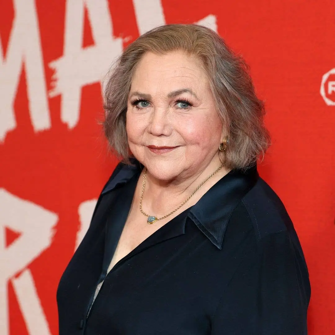 Michael Douglas fala sobre o relacionamento com Kathleen Turner no memoir One Helluva Ride. Achei interessante ele deta…