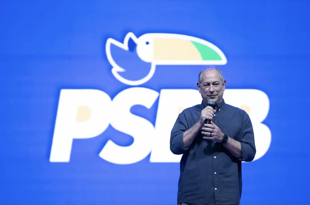 Ciro Gomes disse em Fortaleza que o apoio de Eduardo Bolsonaro não tem relevância na campanha pelo governo do Ceará. É …