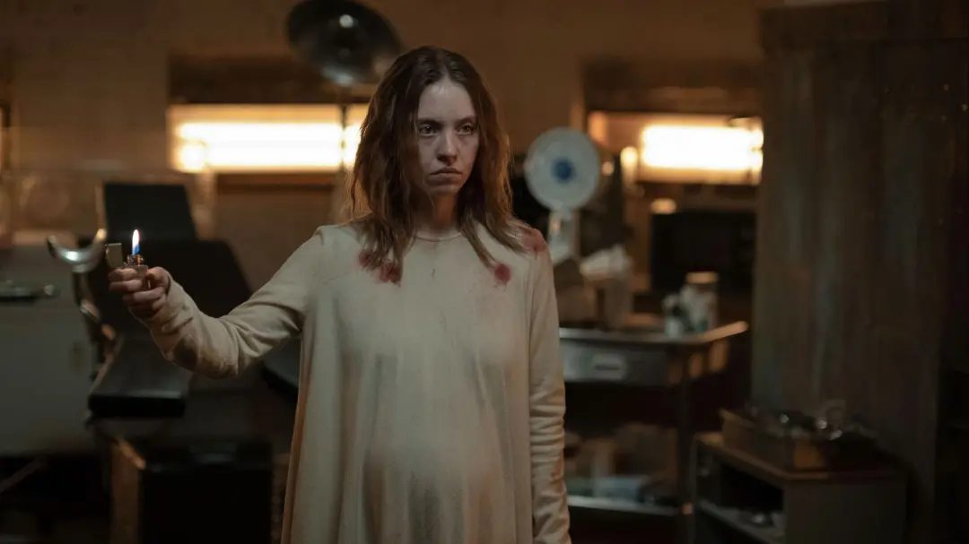 Sydney Sweeney foi o rosto principal, discretamente, no filme final do diretor de terror John Carpenter que está passan…