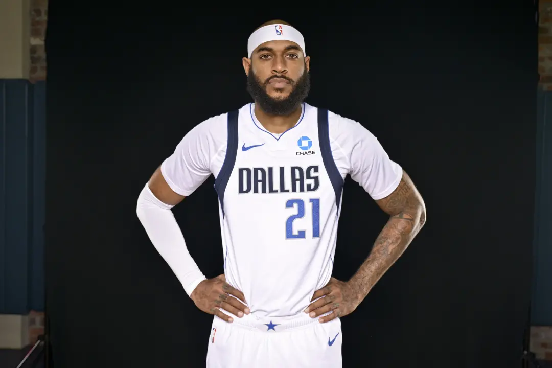 Daniel Gafford, pivô do Dallas Mavericks, vai começar a tentar arremessos de três pontos intencionalmente. Ele passou a…