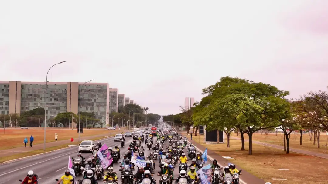 Celina Leão na carreata com Michelle Bolsonaro e Bia Kicis na reta final pelo GDF. É sempre interessante ver quem se al…