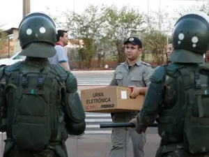 TSE autorizou o envio de tropas federais para garantir segurança em 136 municípios. Parece que a questão da segurança t…