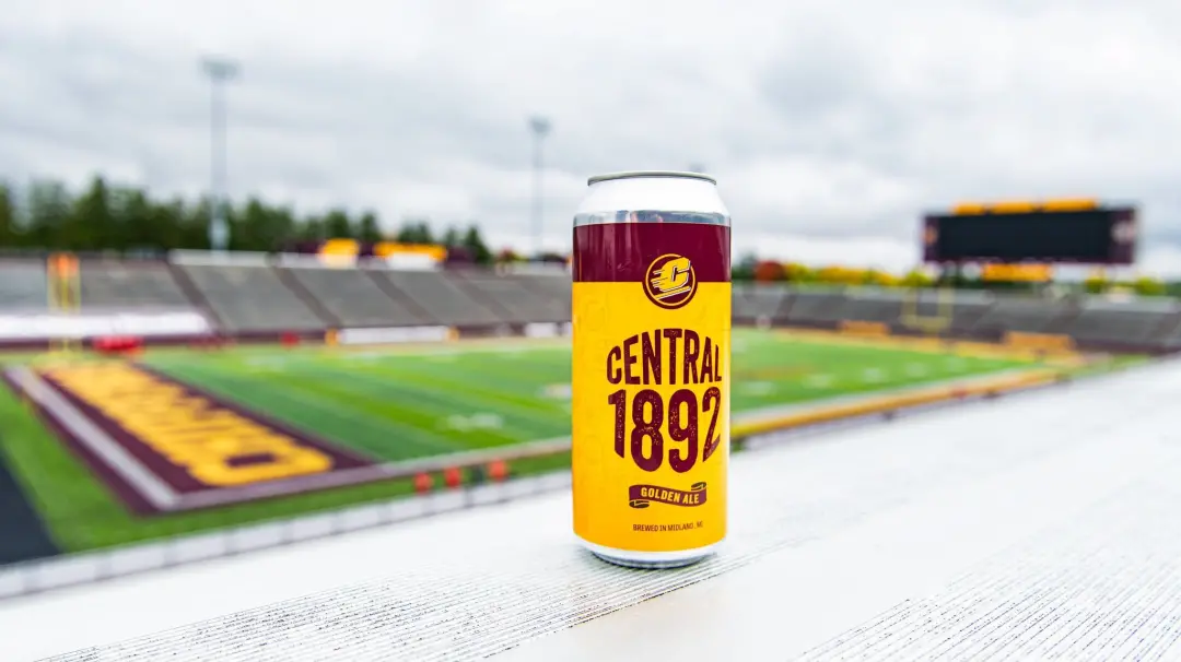 Central Michigan University lançou a cerveja Central 1892 em parceria com Midland Brewing Company. É legal ver essa uni…