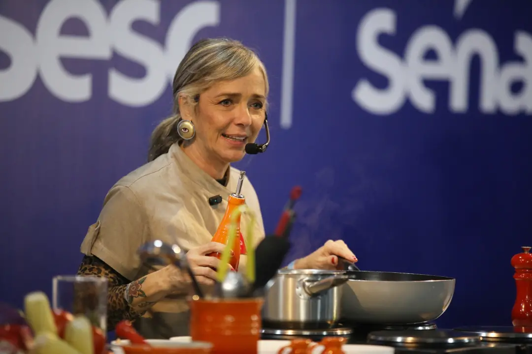 Carole Crema mostrou um pouco da cozinha de família em aula-show no Rio Gastronomia, ensinando o capelletti in brodo. É…