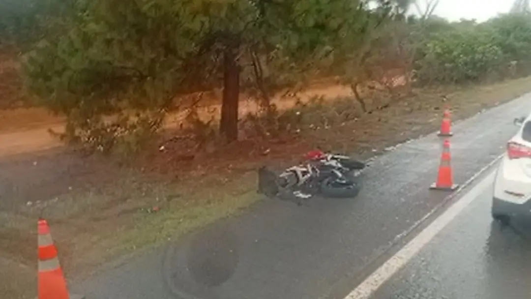 Motociclista de 25 anos faleceu em batida com carreta bitrem na BR-365, em Nova Ponte, no sábado de manhã. É sempre um …
