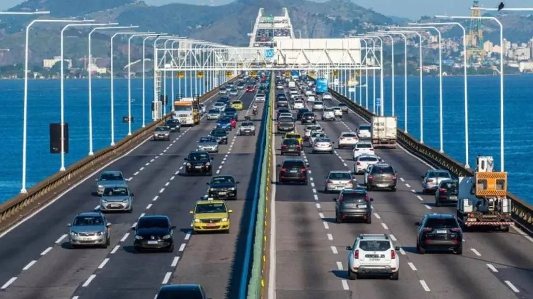 Ponte Rio-Niterói. Nove passageiros do ônibus 4110D foram assaltados enquanto o coletivo passava pela ponte. Essa situa…