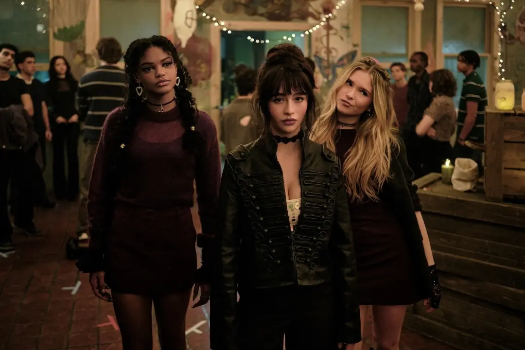 Coven Academy em Disney+ revela detalhes da trama, abordando a árvore familiar de Briar e usando magia negra como metáf…