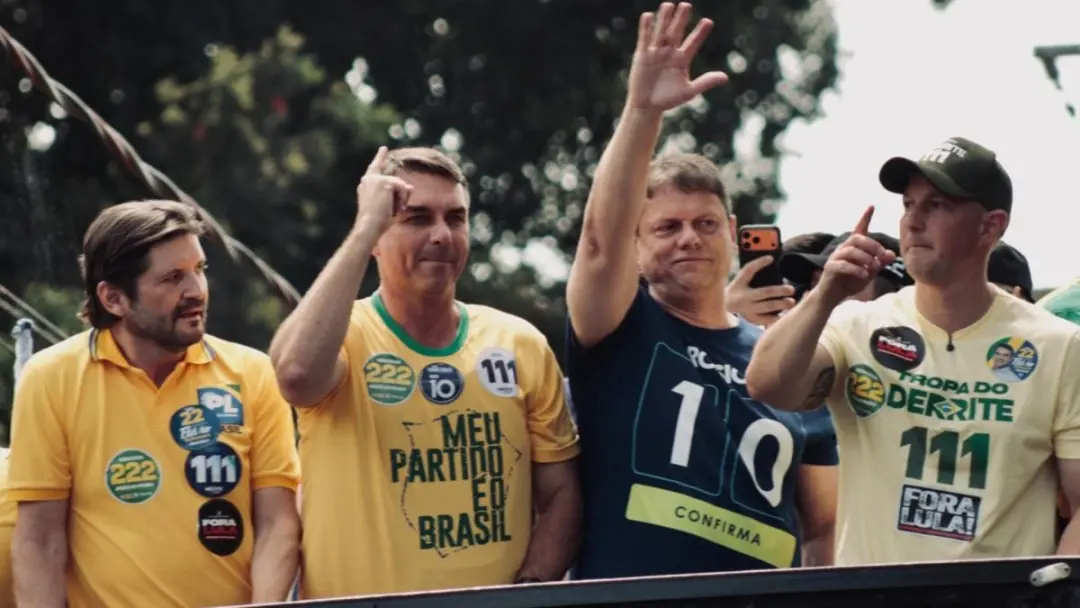 Flávio Bolsonaro disse que não vê possibilidade de segundo turno, já pensando em reunião do governo. A convicção dele d…