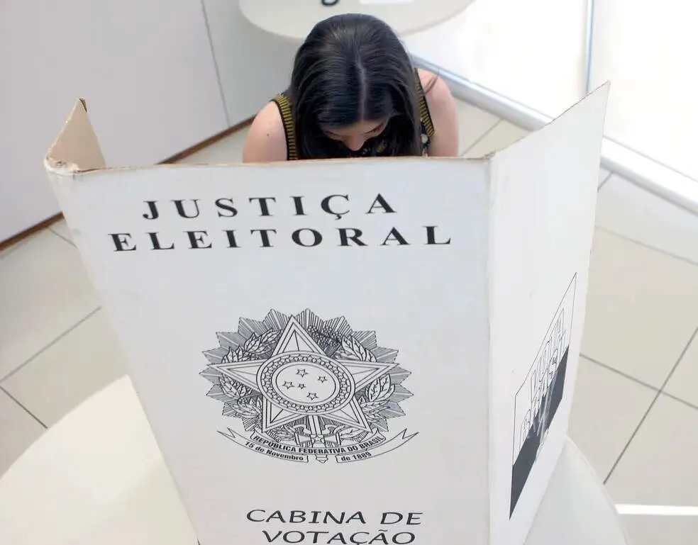 Mais de 918 mil brasileiros fora do país estão aptos a votar nas eleições de 2026, um salto de 31,8% em relação a 2022.…