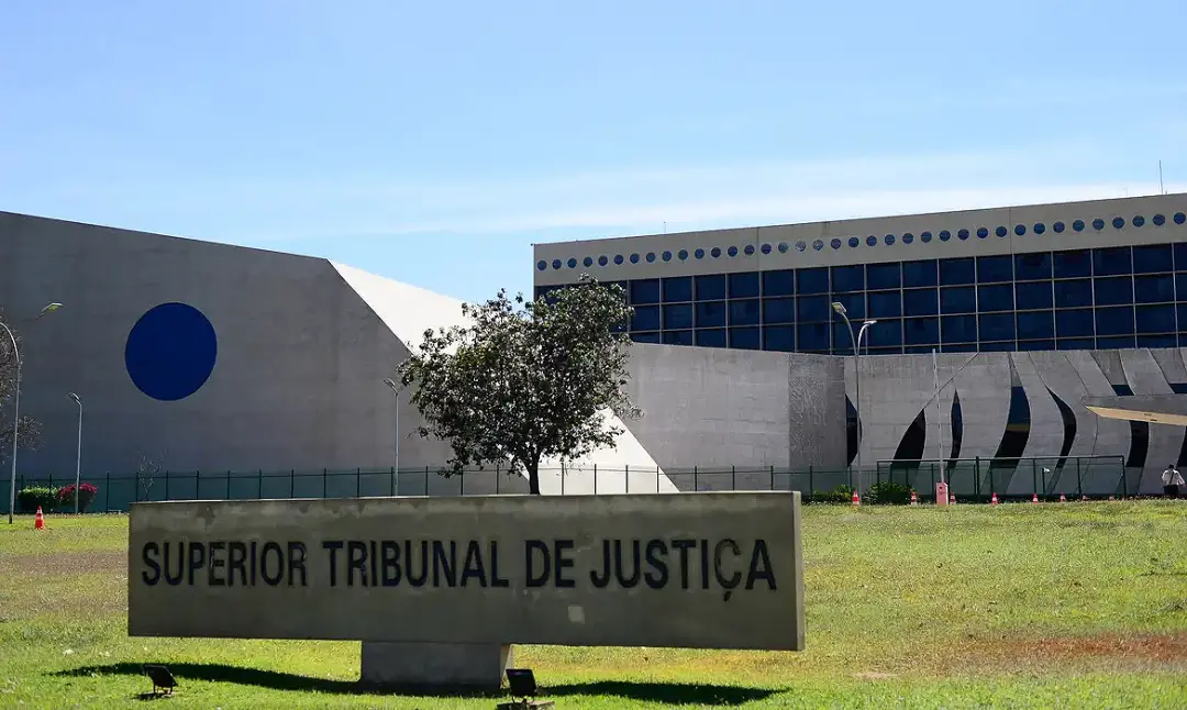 STJ permite penhora de salário em caso de dívida não alimentar. A decisão permite a apreensão de parte da remuneração m…