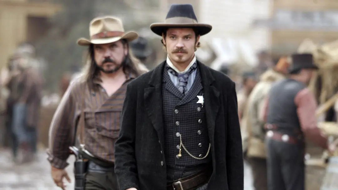 Timothy Olyphant como Seth Bullock em Deadwood ainda tem uma fala entre as melhores do gênero Western depois de 20 anos…