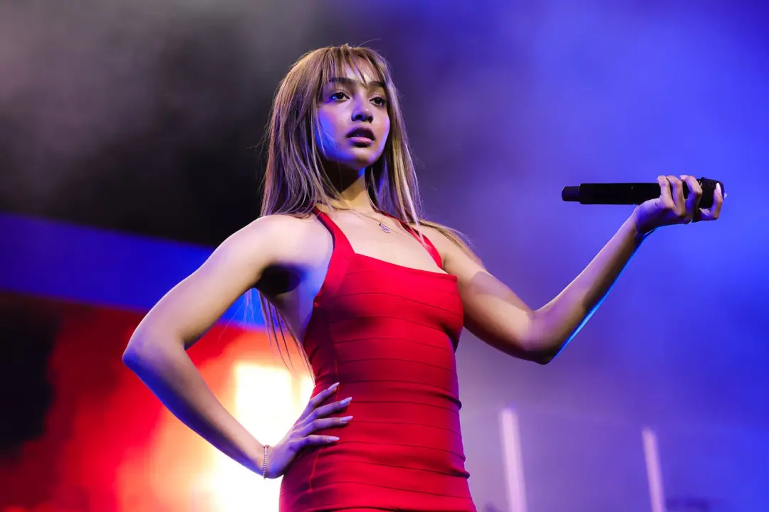 PinkPantheress está focando mais em ser uma produtora pop do que em ser uma estrela pop. Essa autoridade técnica dela é…