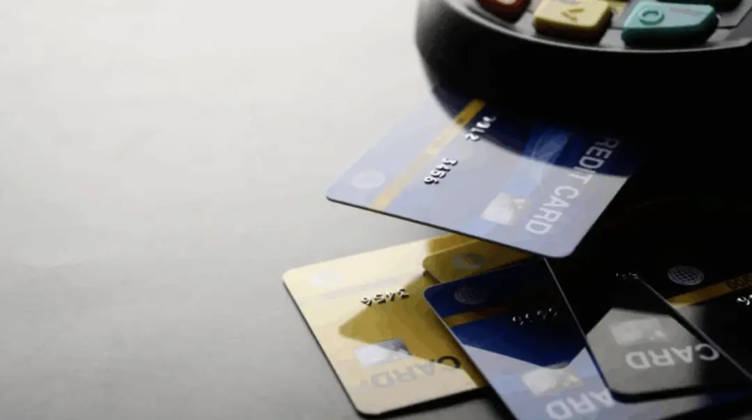Clientes do BB e Bradesco tiveram problemas com cartões e limite de crédito. As restrições começaram antes do prazo inf…