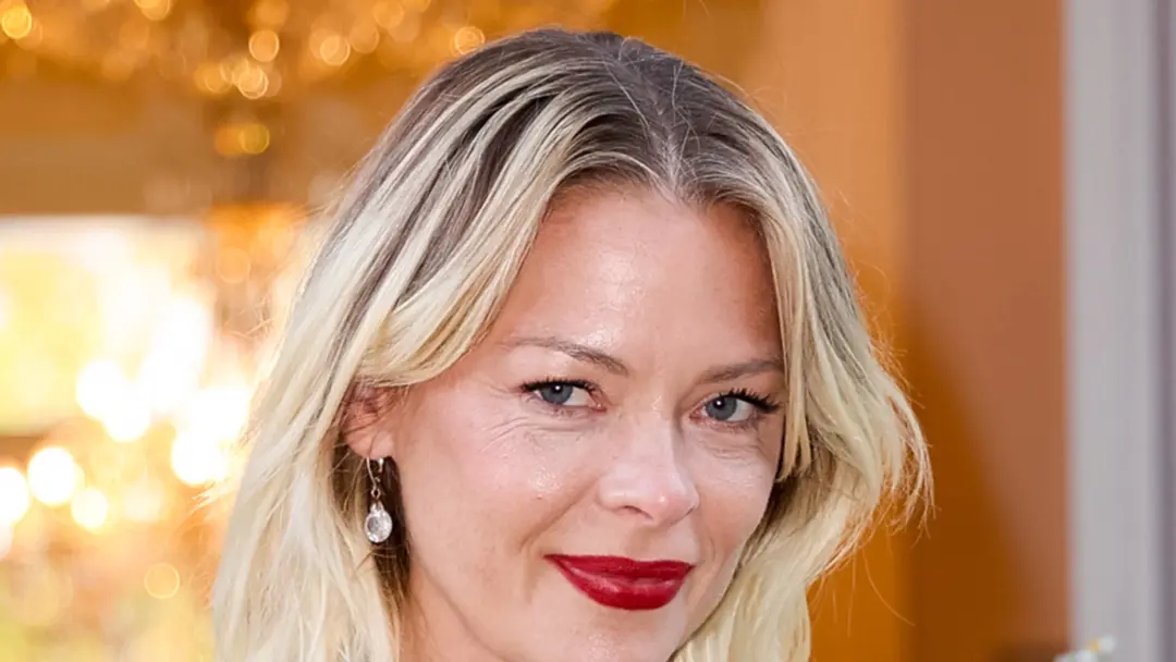 Jaime King está oficialmente solteira após o juiz de Los Angeles County Superior Court assinar o divórcio com Austin So…