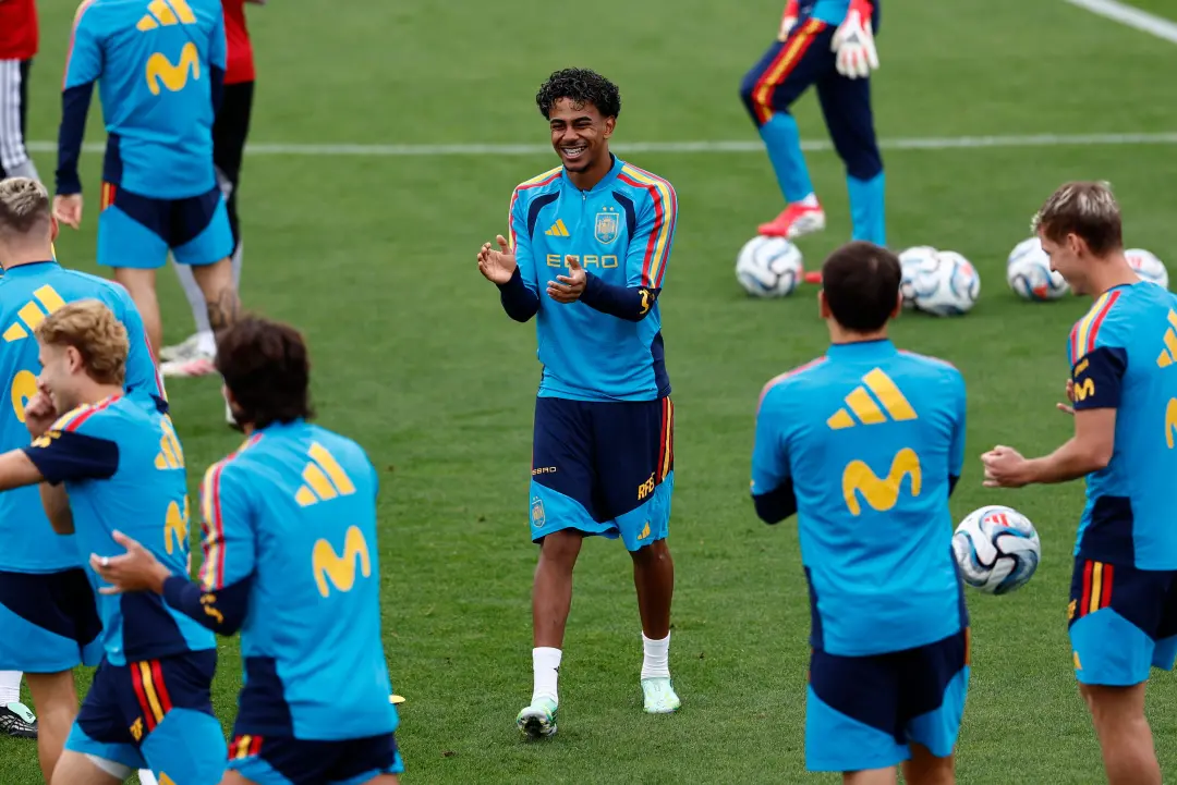 España enfrenta República Checa na Nations League, e o time espanhol fez até nove mudanças na escalação. A troca de jog…