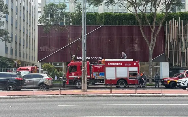 Explosão de bueiro na Avenida Paulista deixou três feridos, duas mulheres e um homem com queimaduras. É um absurdo de u…