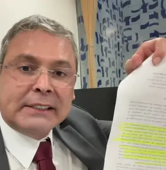 Lindbergh e Rogério Correia pediram ao STF o arquivamento de notícia-crime de Flávio Bolsonaro contra eles. A gente ent…