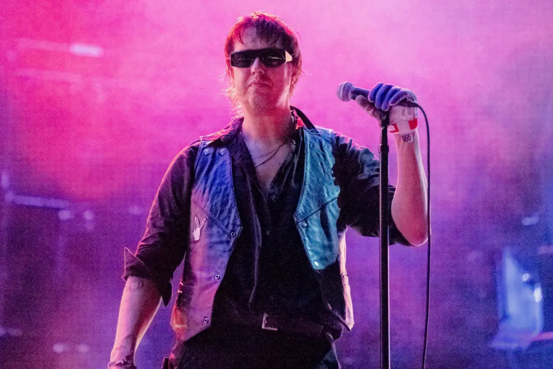 Bernie Sanders apresentou The Strokes no show em Queens, elogiando a banda por defender a justiça econômica e a saúde c…