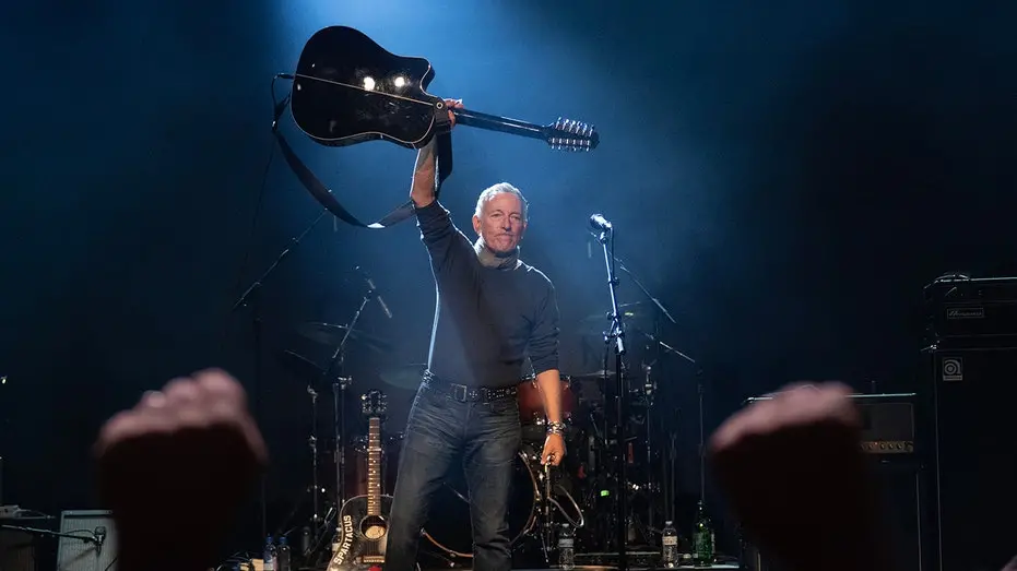 Bruce Springsteen e Dave Matthews lideraram festival chamado Power To The People, com Macklemore trazendo protestos. Ve…