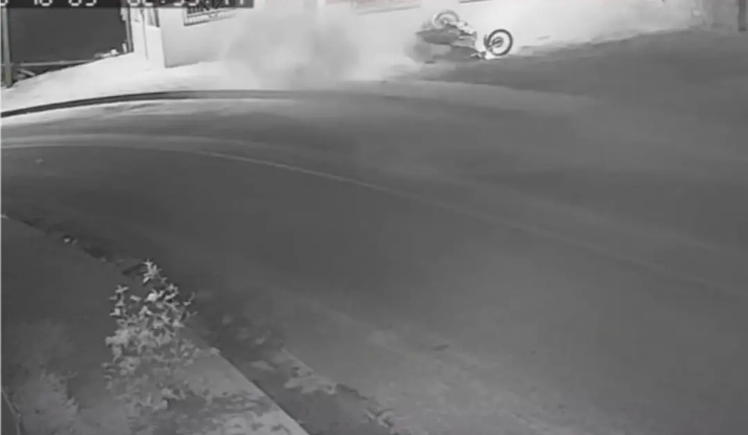 Adrian Silva Alves, 17 anos, morreu em acidente de moto no bairro Lurdelândia, em Irituia, Pará. A força da colisão com…