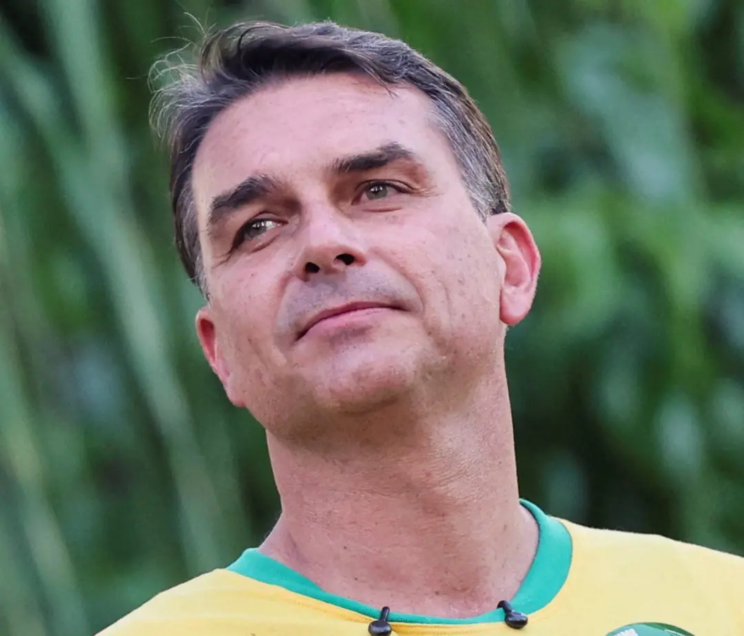 Flávio Bolsonaro falou em Americana que o STF precisa de ajustes e quer acabar com o foro privilegiado. A ideia de cons…