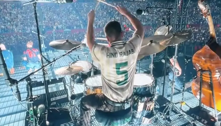 Zach Bryan vestiu camiseta Free Palestine no Gillette Stadium, durante apresentação no evento de Robert Kraft. É import…