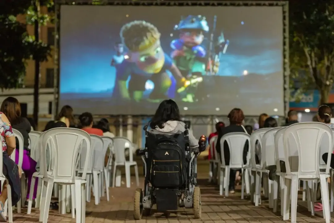 Cine Leitura do Bem leva cinema e literatura gratuitos a cinco cidades goianas entre 6 e 10 de maio. É um ato que valor…