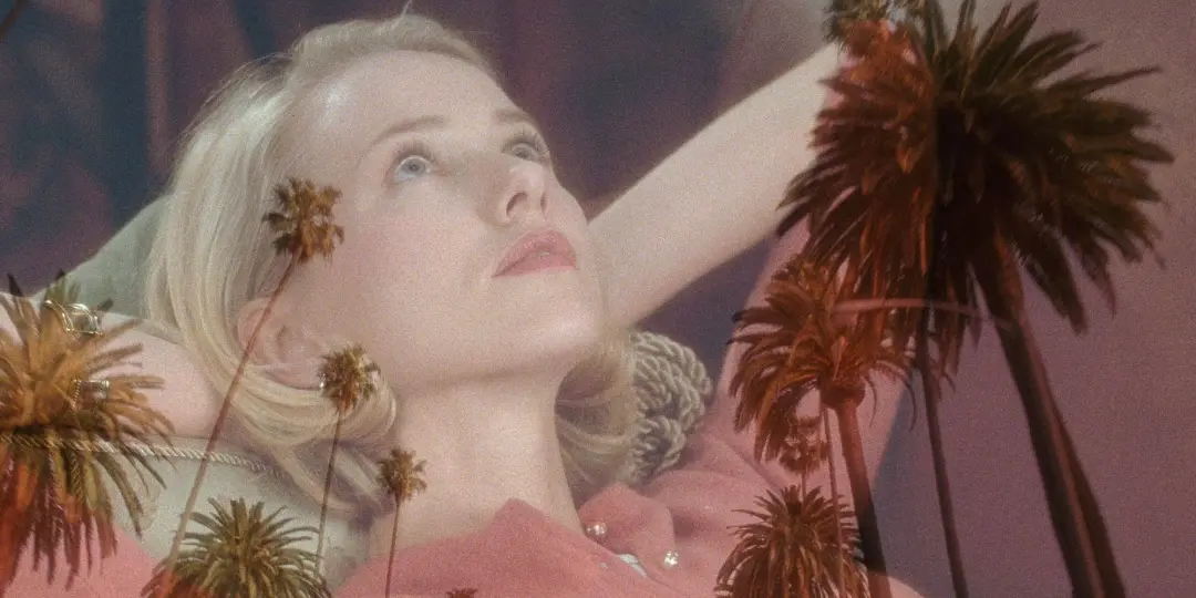 David Lynch, um artista singular, combina horror visceral, comédia bizarra e beleza em obras de arte que parecem sonhos…