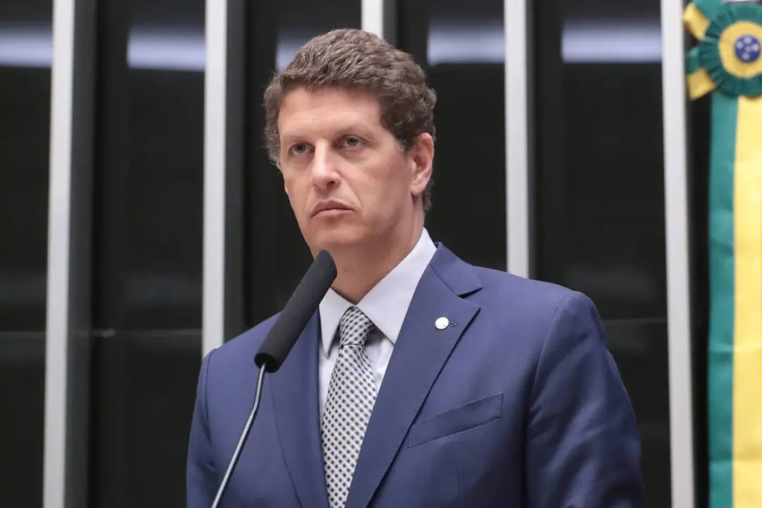 Tarcísio e Flávio se reaproximaram de Salles e isso incomoda o grupo de Ricardo Nunes. Vejo isso como um jogo de xadrez…