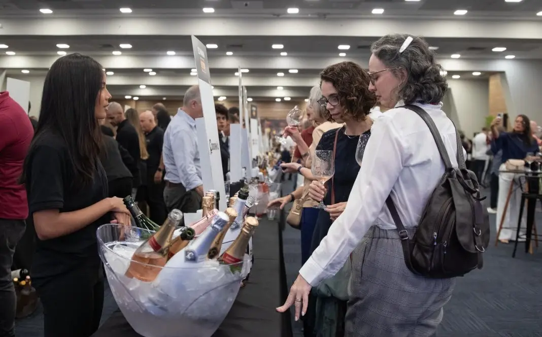 1,6 mil pessoas circularam no Guanabara Wine Festival em dois dias no Rio. A venda de 220 rótulos e mais de 2 mil garra…