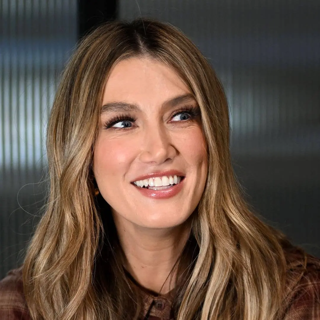Delta Goodrem comprou uma casa nova de 11 milhões de dólares, mas não tá morando lá agora. O investimento grande assim …