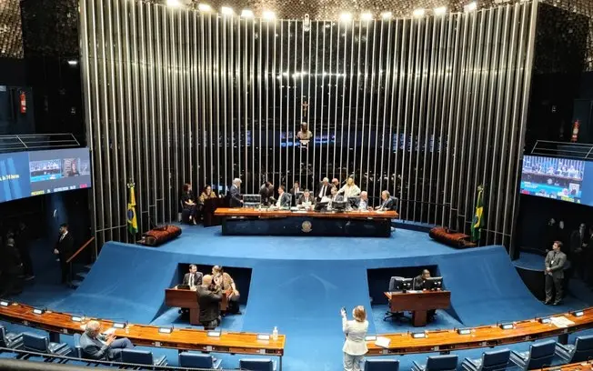 Senado exige voto nominal e duplo nas eleições, sem a opção de legenda. Isso força o eleitor a conhecer bem o candidato…