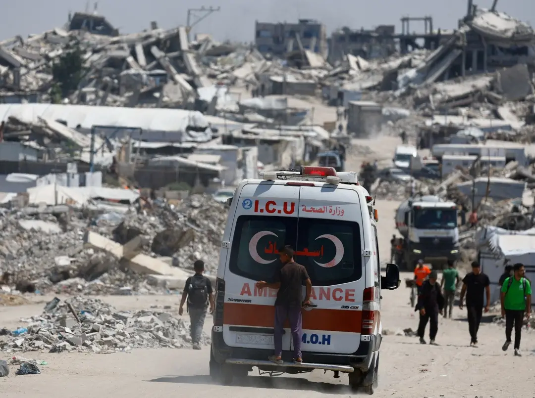 Gaza, cidade, cinco pessoas mortas num ataque aéreo israelense, incluindo quatro mulheres. O prédio de apartamentos foi…