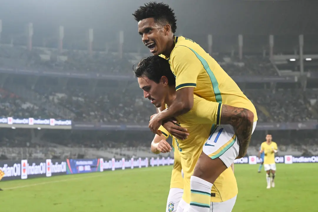 Calcutá, 4 a 0, foi o placar do Brasil contra a Índia na Data Fifa. A atuação foi lenta, parecendo jogo treino, o que n…