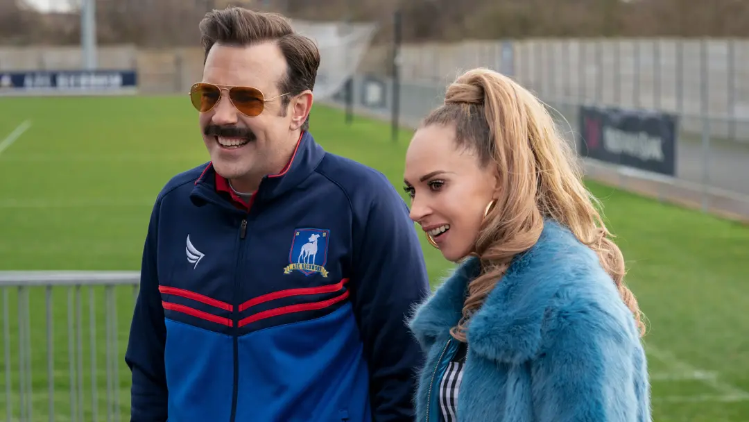 Ted Lasso temporada 5 será um show diferente, focando só no time feminino, sem mostrar o time masculino. Roy Kent fica …