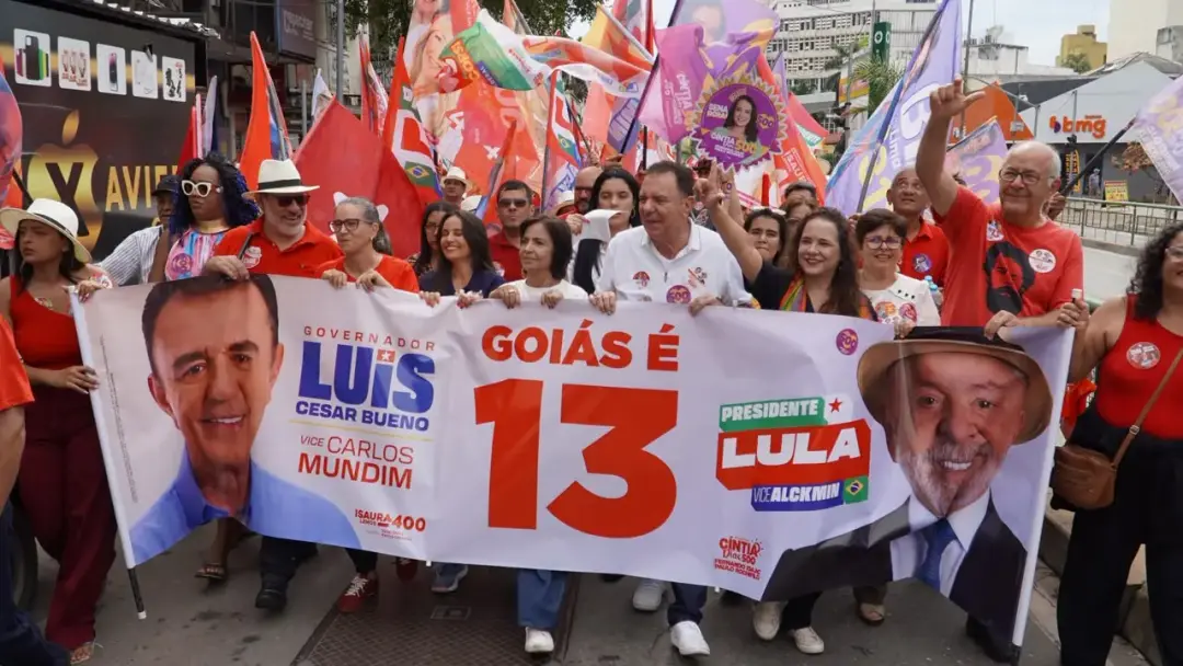 Luís César Bueno caminhou pela Avenida Anhanguera em Goiânia e disse que tá confiante para o segundo turno. Essa confia…
