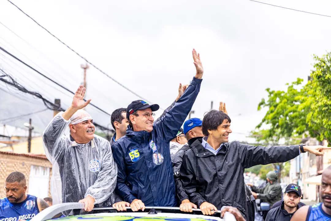 Eduardo Paes pediu voto útil para eleitores de esquerda e direita no Rio de Janeiro, enquanto o TSE avalia os votos de …