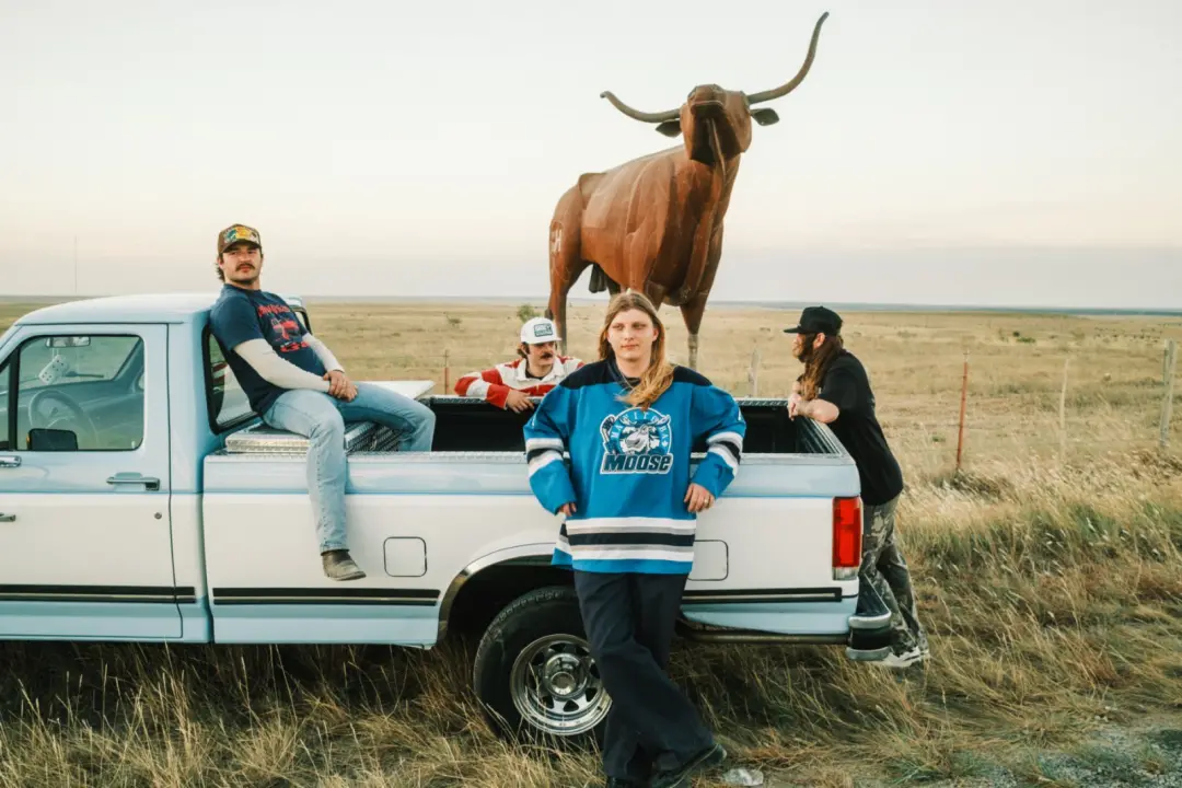 Banda texana Dexter and the Moonrocks lançou o album de estreia Friends That I Don’t Like misturando hard rock e grunge…