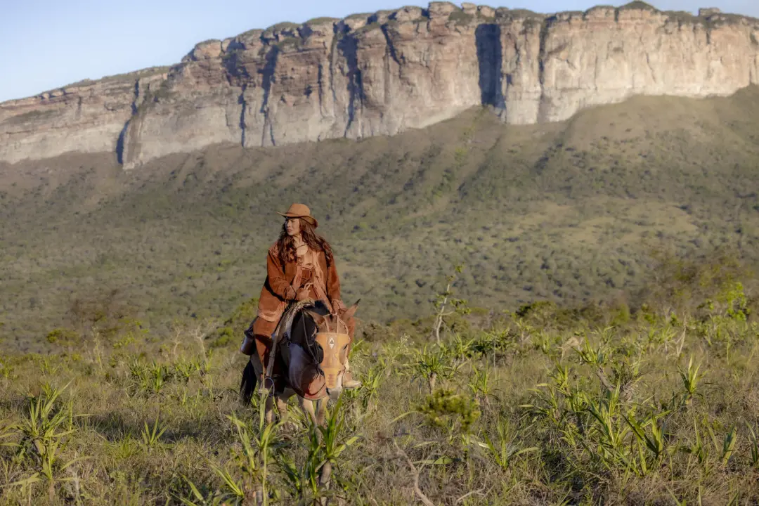 Chapada Diamantina, Bahia, palco de filmagens para a nova novela das seis. Rosenda espera há mais de 15 anos o sumiço d…