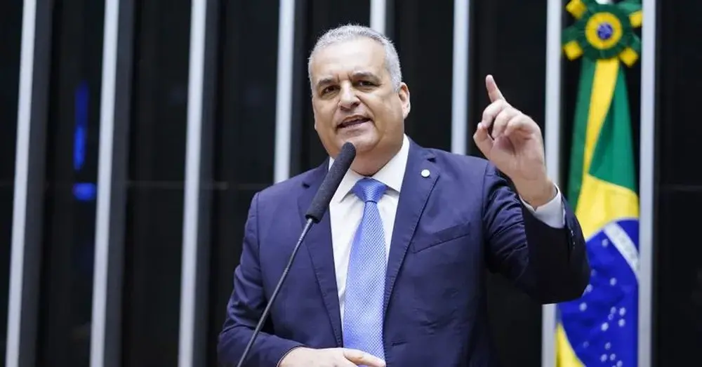 Flávio Bolsonaro pediu à Justiça Eleitoral a retirada de publicações da deputada Erika Hilton sobre a acusação de estup…