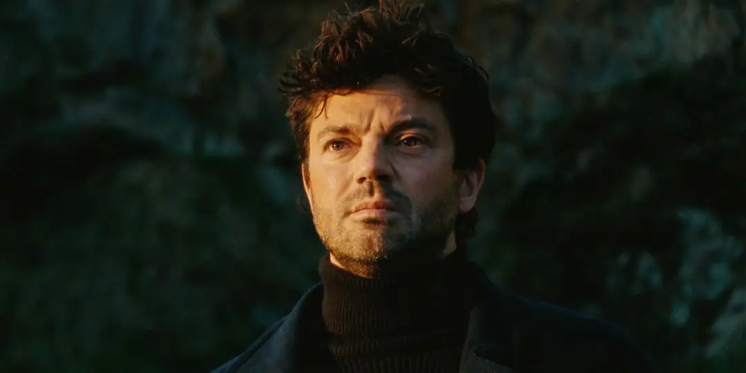 Dominic Cooper no drama The Lightkeeper, um faroleiro na costa irlandesa em 1924, que viveu isolado. A história mostra …