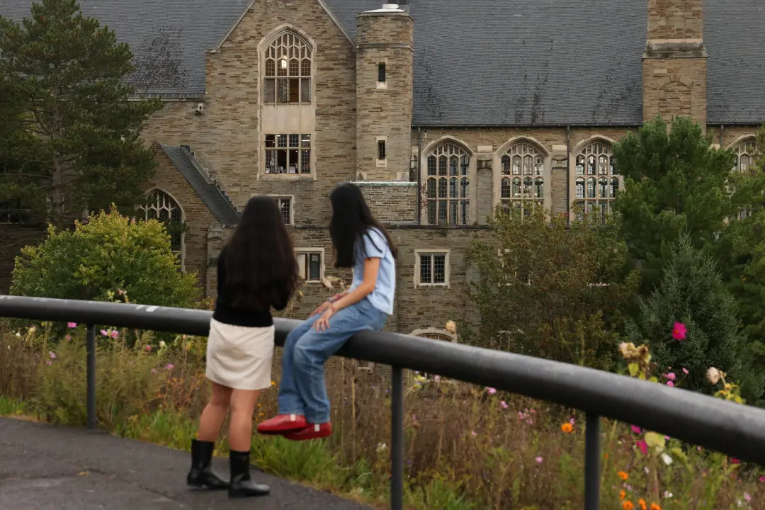Cornell, em Ithaca, Nova York, teve mais de 100 estudantes presentes em uma reunião sobre violência sexual. Esse tipo d…