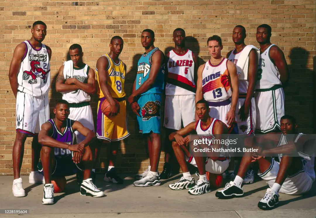 Minnesota Timberwolves e o draft de 1996. A equipe garantiu o Kevin Garnett, o maior da franquia, mas faltava um armado…
