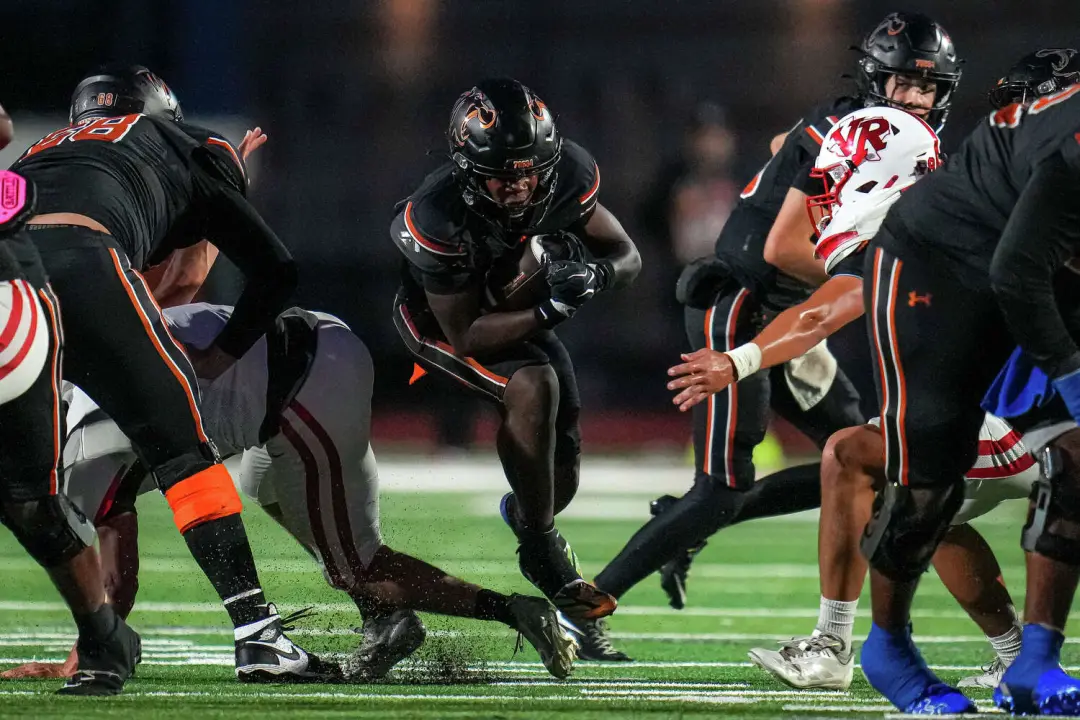 Westlake bateu Round Rock por 38 a 17 no District 25-6A. Esses jogos mostram como a garra dos jovens em campos distrita…