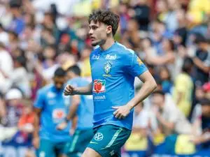 Corinthians: Diniz quer explorar as virtudes de Bruno Guimarães em Bidon. Essa tática de usar um jogador bom em um esqu…