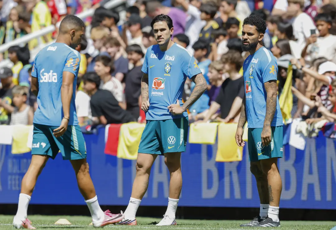 Pedro Morisco estreia como goleiro no amistoso do Brasil contra a Índia em Calcutá. Com a mudança, todos os 26 convocad…