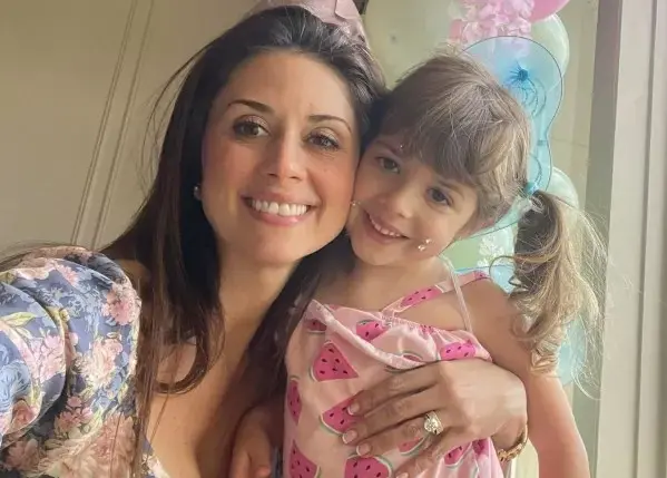 Houston, Texas. Uma brasileira de 35 anos é suspeita de matar a filha de 4 anos e se matar depois de perder a guarda no…